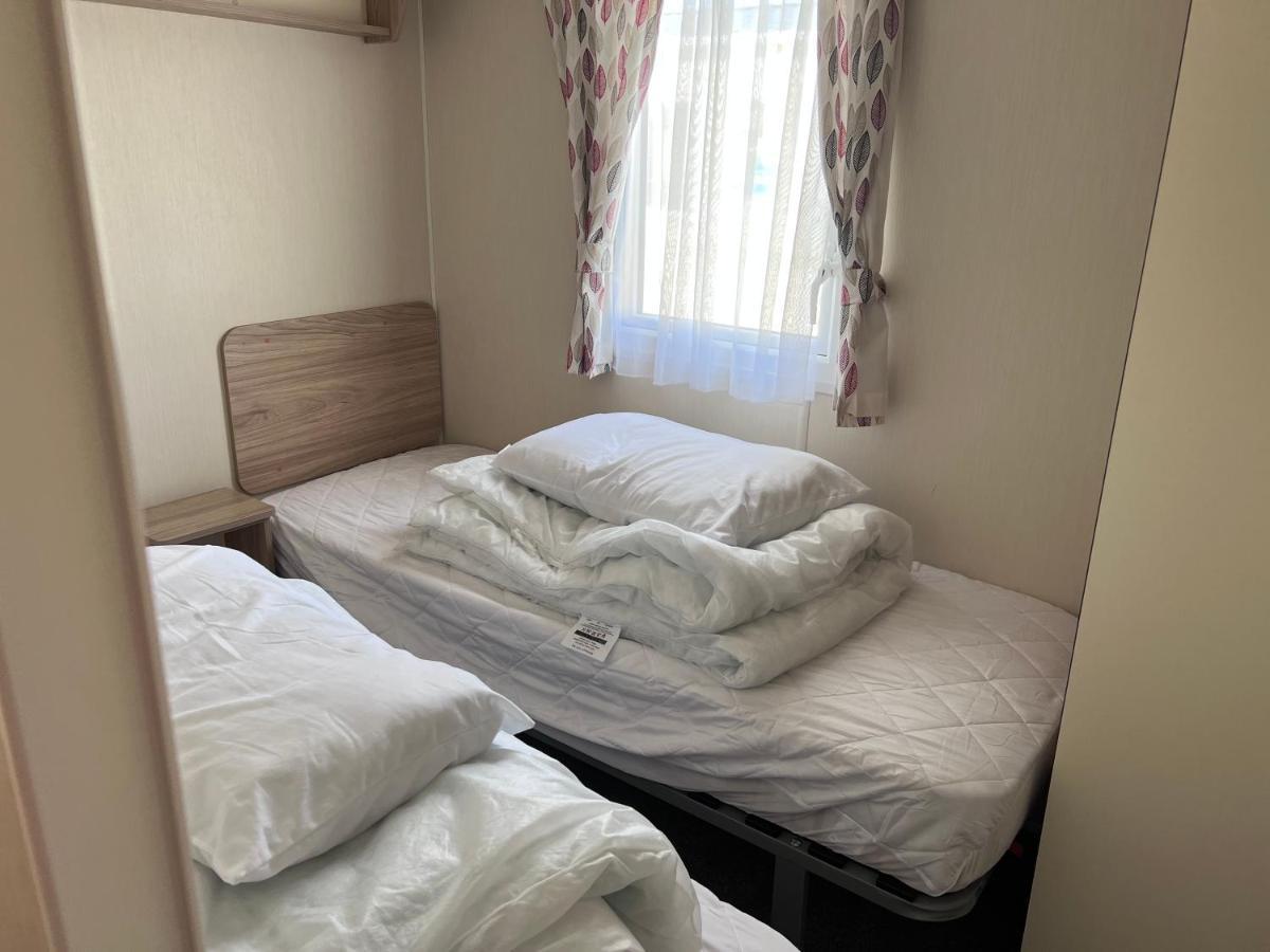 Pg173 Golden Palm Resort 6 Berth Caravan With Decking Чапел-Сент-Леонардс Экстерьер фото